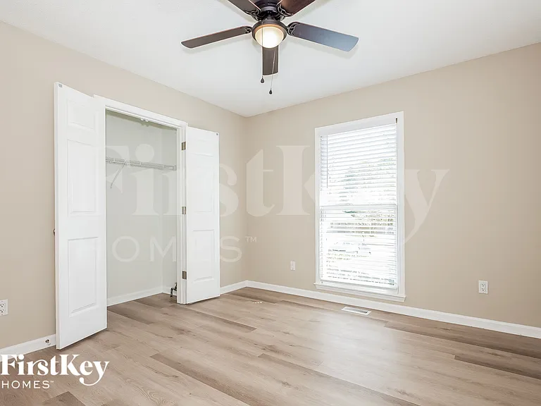 2438 Amity Ave — Photo 13