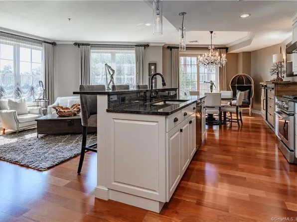 85 Memorial Rd 201, West Hartford, CT 06107