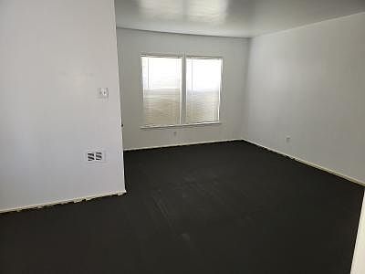 4th image of 1372 Blackstone Ave