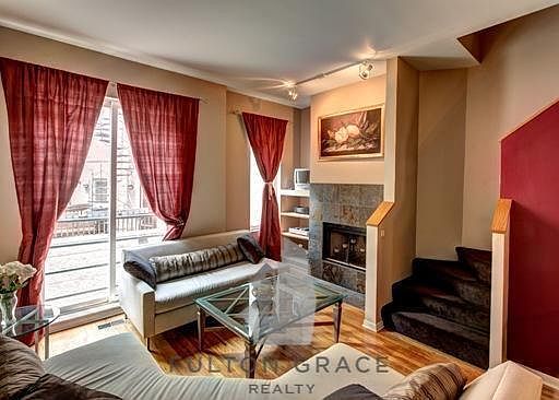 4th image of 1145 W Newport Ave