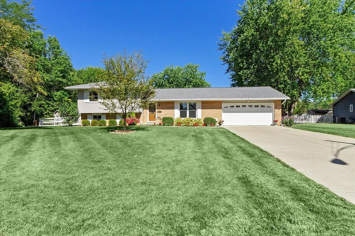 1054 Van Kirk Dr photo 1