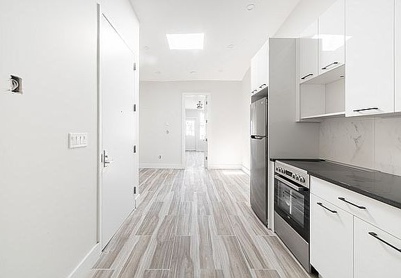 2nd image of 240 Howard Ave APT 3R