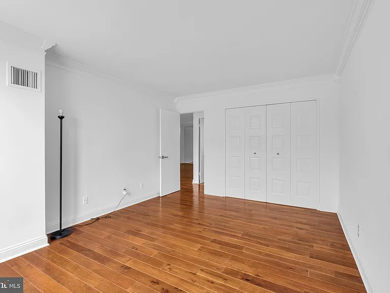 1800 Old Meadow Rd #1014 — Photo 22