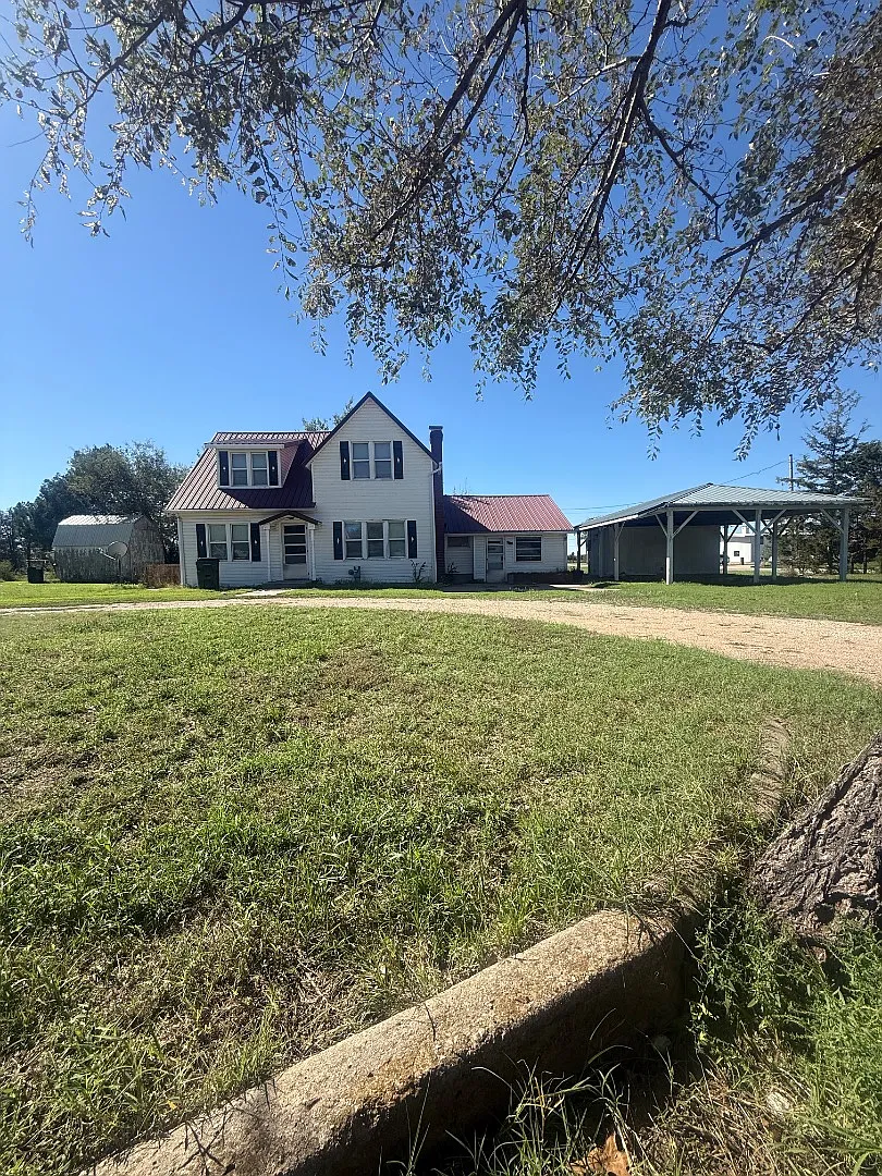 803 S Walnut St — Photo 1