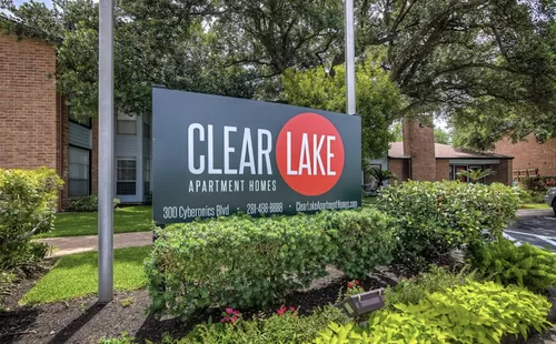 Clear Lake Apartment Homes Photo 1
