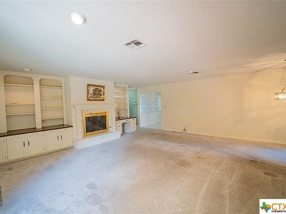 5th image of 202 Rosewood Dr