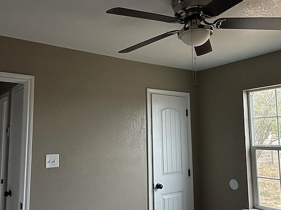 2nd image of 609 S Carver St