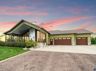 26182 Reed Ct, Canistota, SD 57012