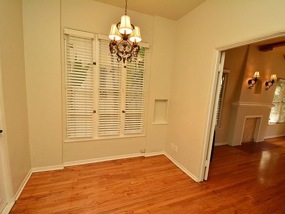 5th image of 210 S Martel Ave