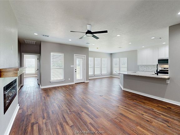 3rd image of 847 Mimosa Ln