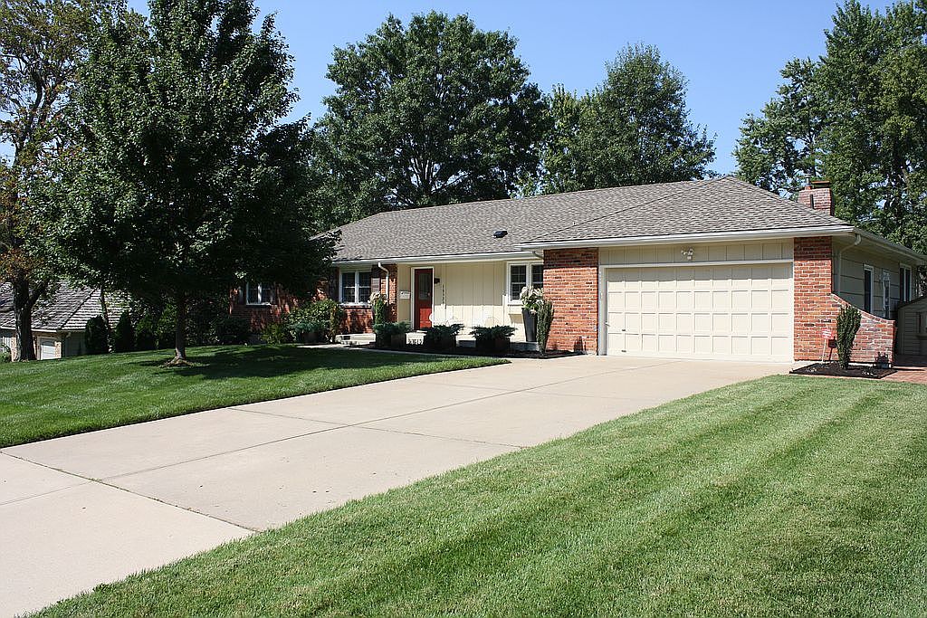 10322 Manor Rd, Leawood, KS 66206 Zillow