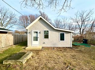 47 Cottage Ave, Portsmouth, RI 02871