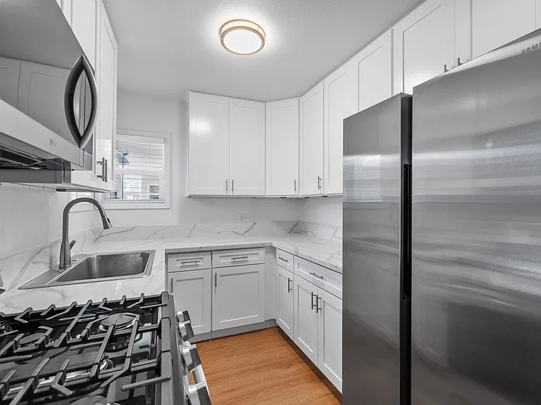 1114 W Balboa Blvd — Photo 22
