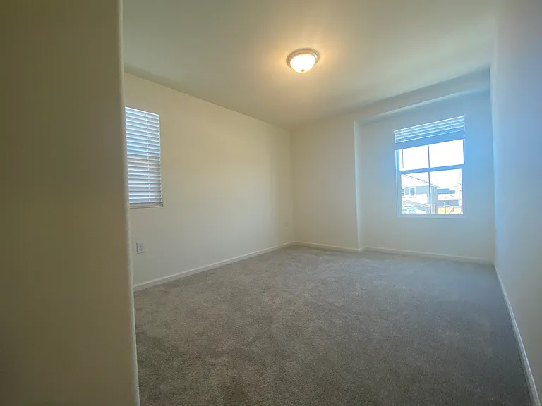 564 Spalding Way — Photo 17