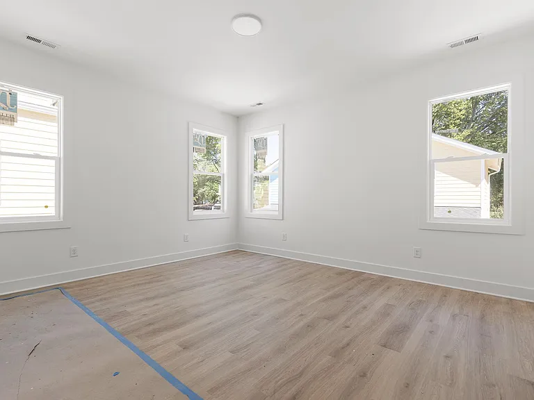 737 Hopkins St — Photo 10
