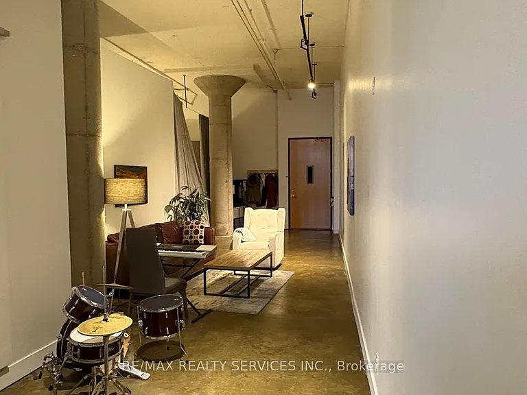 90 Sumach St #406 — Photo 2