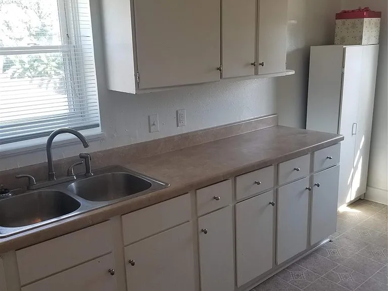2823 Cleburne St — Photo 10