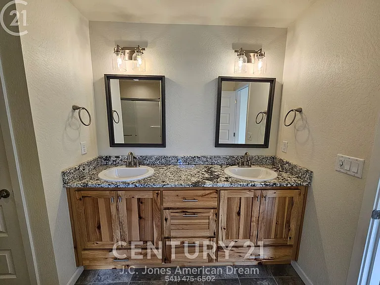 1006 SW L St — Photo 18