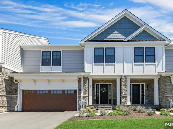 111 Woodmont Circle Riv, Westwood, NJ 07675