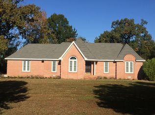 180 Meadow Oaks Ln, Bolivar, TN 38008