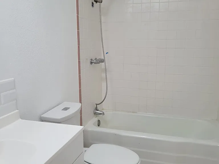 825 Grace St NE — Photo 10