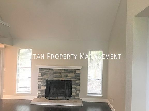 3rd image of 2611 Independence Ave