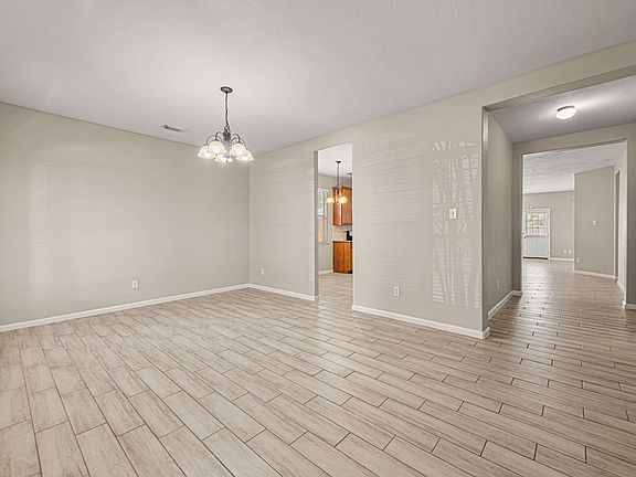 4th image of 706 Pickett Hill Ln