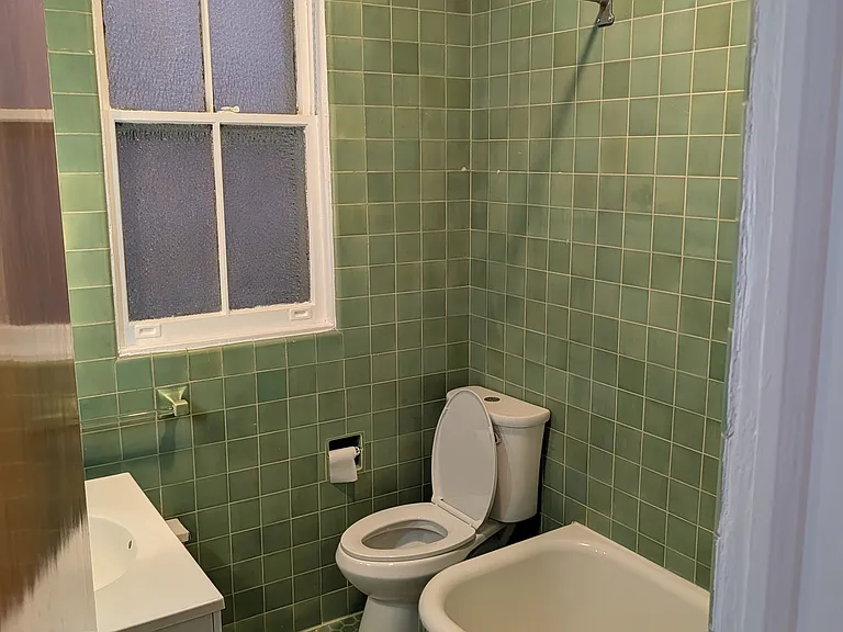 604 15th St #1 — Photo 3