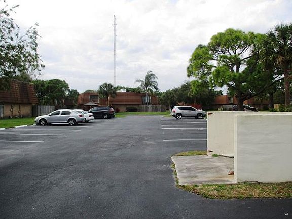 2nd image of 1470 Malibu Cir NE APT 107