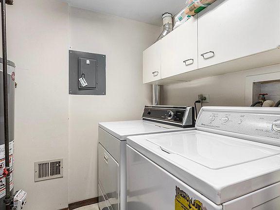 3rd image of 1334 Buell Ave