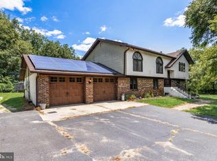 696 Oak Ave, Malaga, NJ 08328