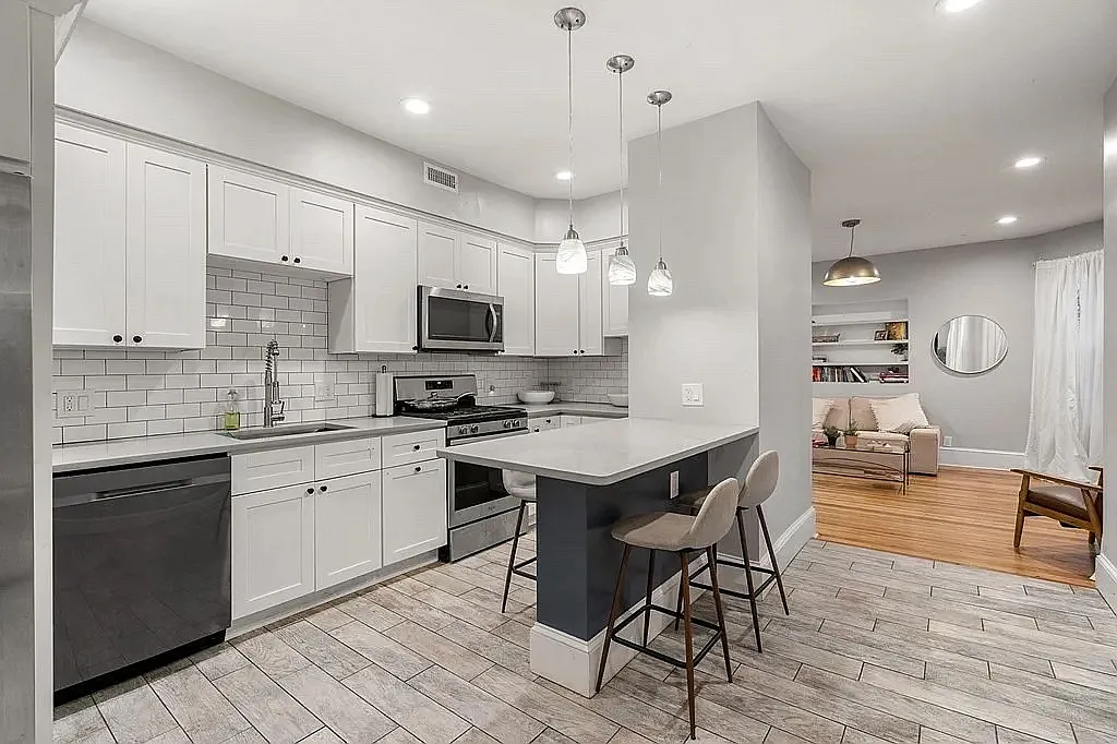 3 bed, 1400 sqft, $3,300 — Photo 4