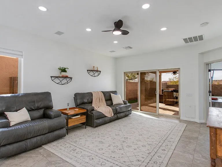 New Ceiling Fans in all rooms!