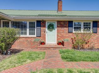 610 Ridgeview Dr, Johnson City, TN 37604