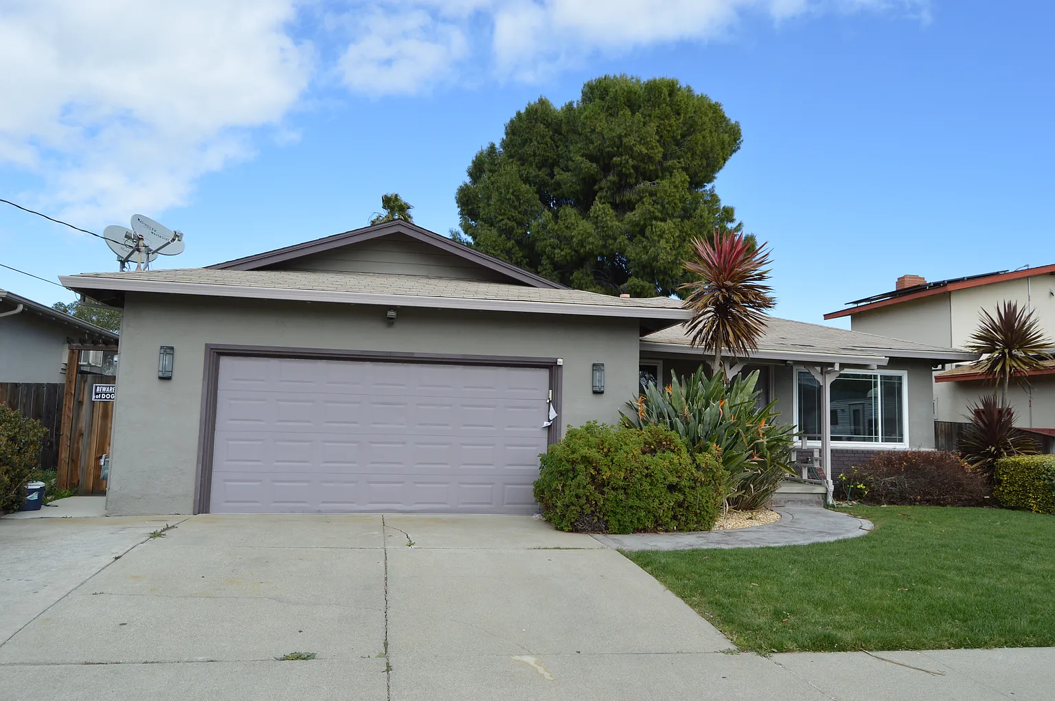 4310 Silva St photo 1