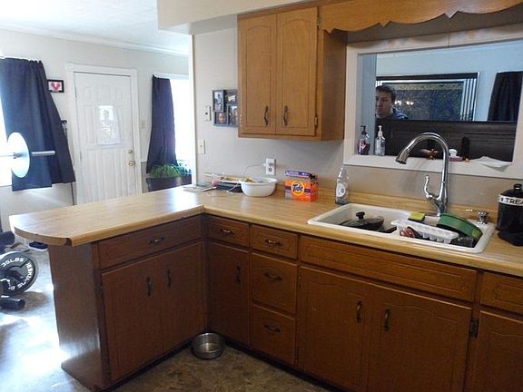 3rd image of 2322 Main Ave