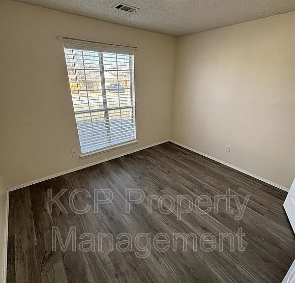 8812 Skypark Dr — Photo 12
