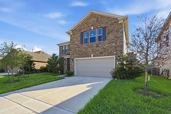 3 bed, 2.5 bath, 2400 sqft, $3,500 — Photo 2