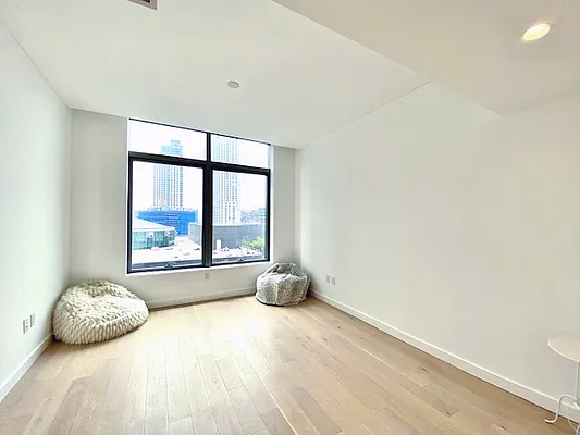 Rented by Modern Spaces | media 33