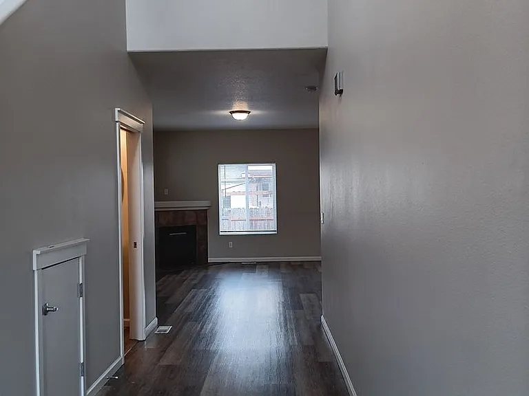 652 Jasmine Cir — Photo 2