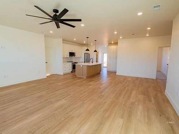 2nd image of 112 Schoppman Ln
