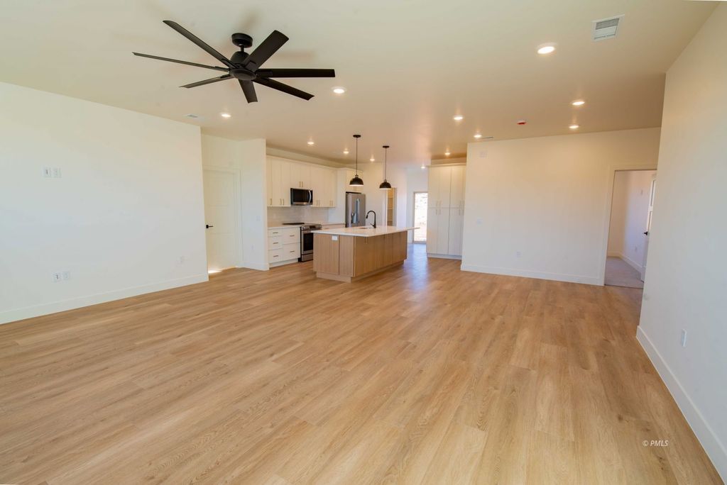112 Schoppman Ln, PAGE, AZ - View 2