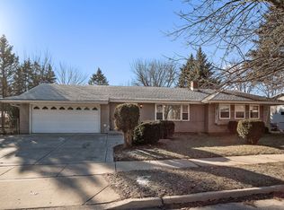 877 Stewart Ave, Elgin, IL 60120