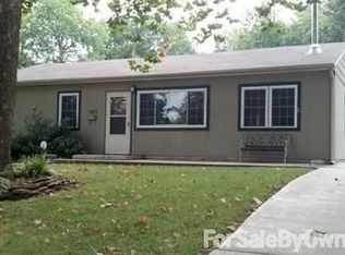 1915 SW Edgewater Ter, Topeka, KS 66604