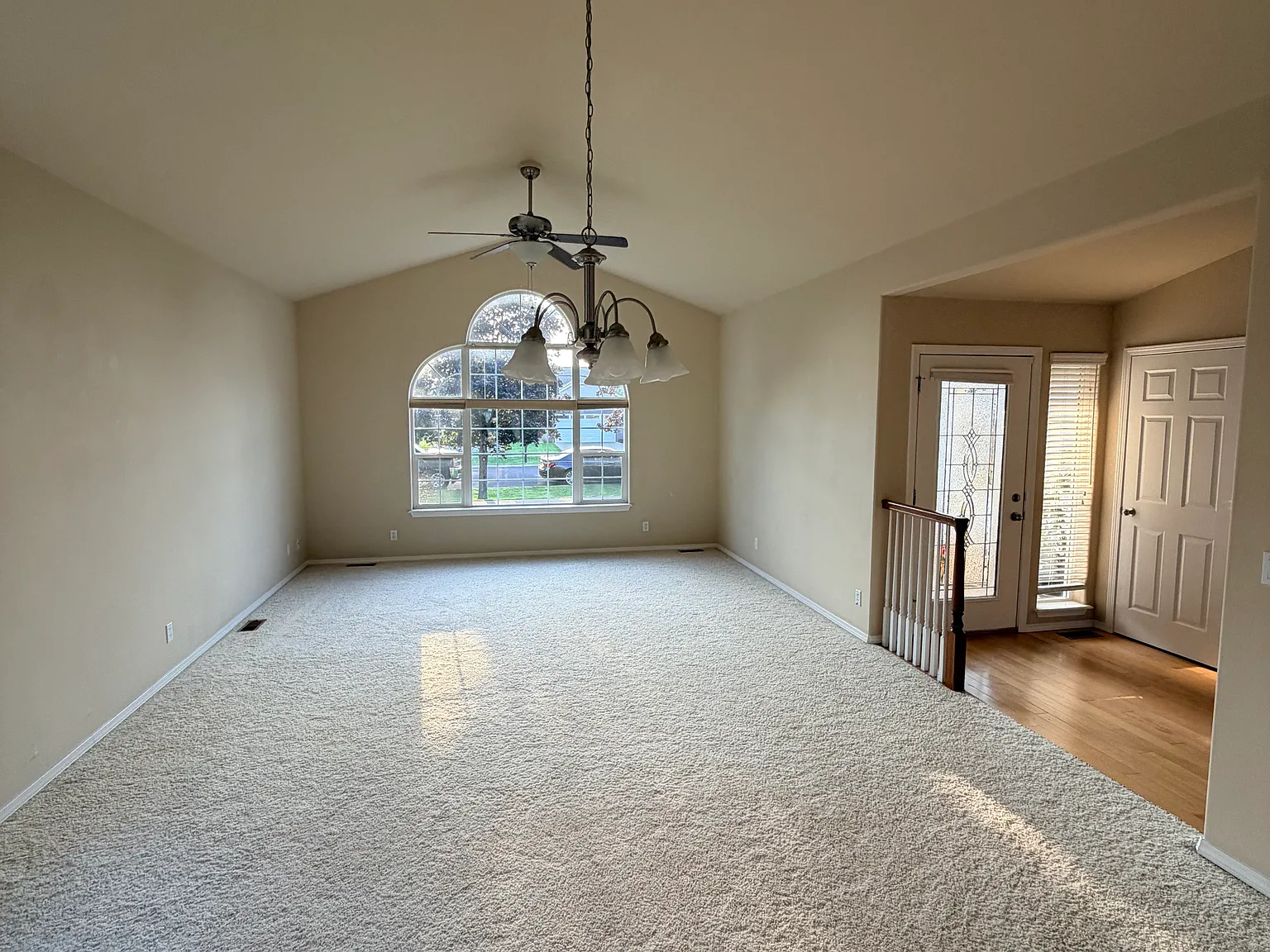 3 bed, 1979 sqft, $3,400 — Photo 3