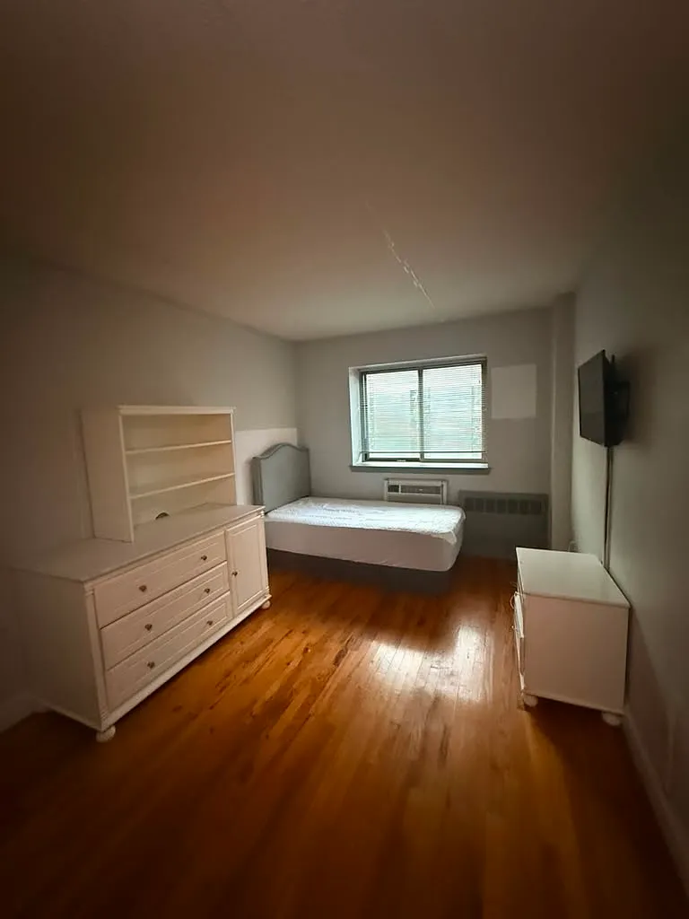 3 bed, $1,350 — Photo 1