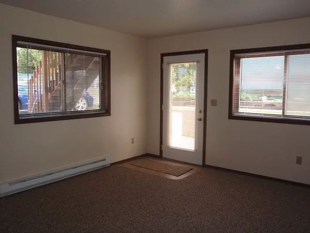 3 bed, 2.0 bath, $1,300 — Photo 2