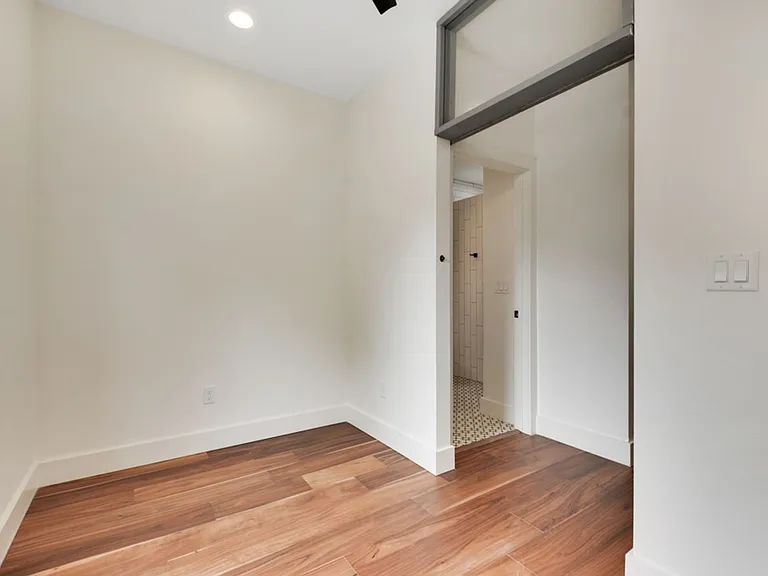 400 W Monroe St #A — Photo 19