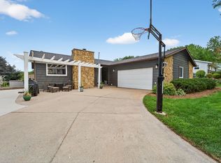 3392 Swinburne Dr, Mc Farland, WI 53558