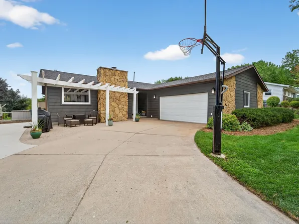 3392 Swinburne Dr, Mc Farland, WI 53558